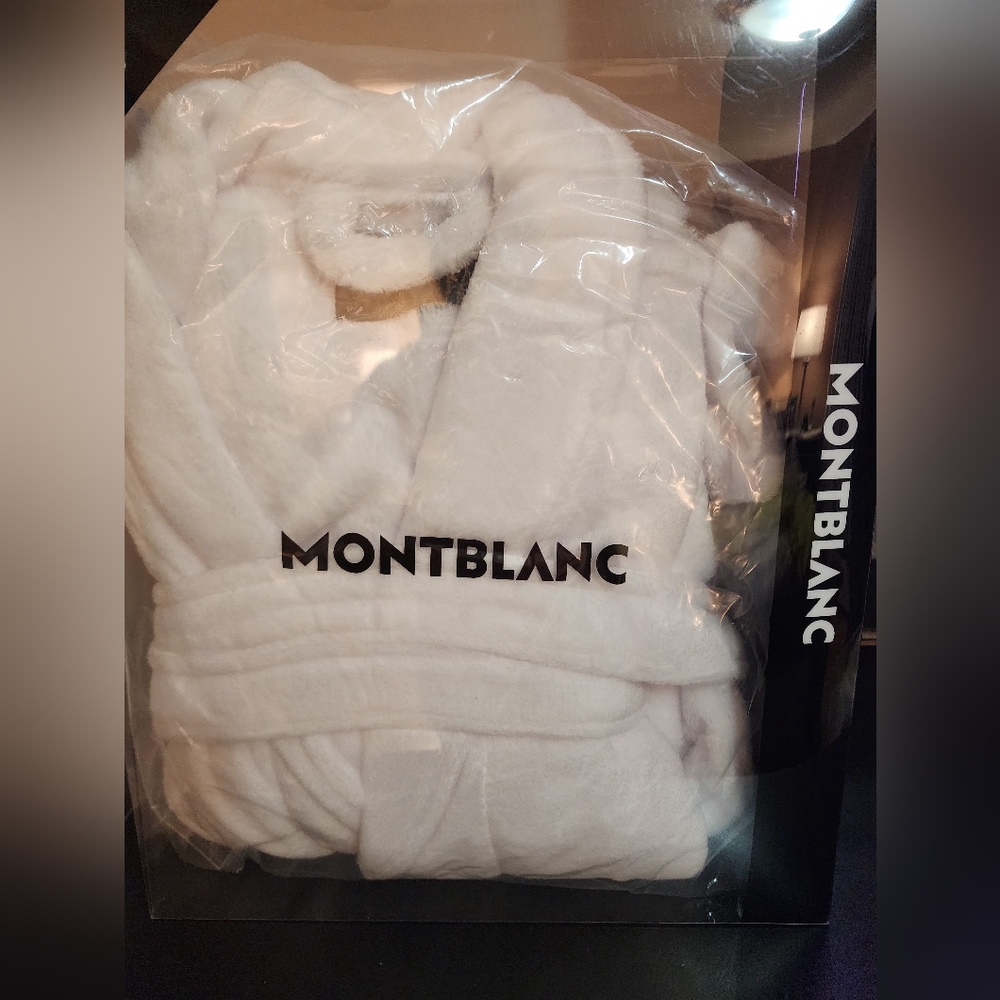Mont Blanc Unisex Bathrobe. Never wear the robe.